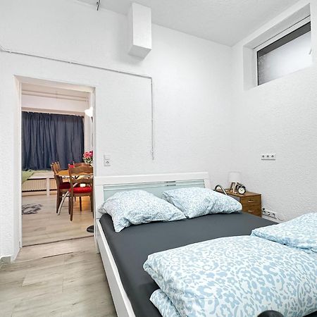 2 Zimmer Apartment Fuer 6 P, 15 Min Zum Flughafen Esslingen am Neckar Exterior foto